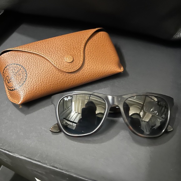 Ray-Ban RB4184 Wayfarer Sunglasses with Tortoise Frame - Picture 10 of 12